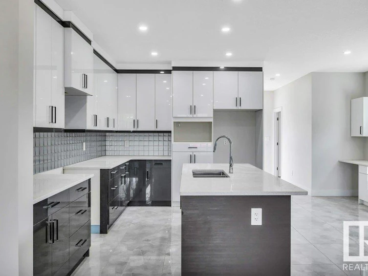 10421 55 Avenue, Edmonton, AB, T6H 0W5 - 9
