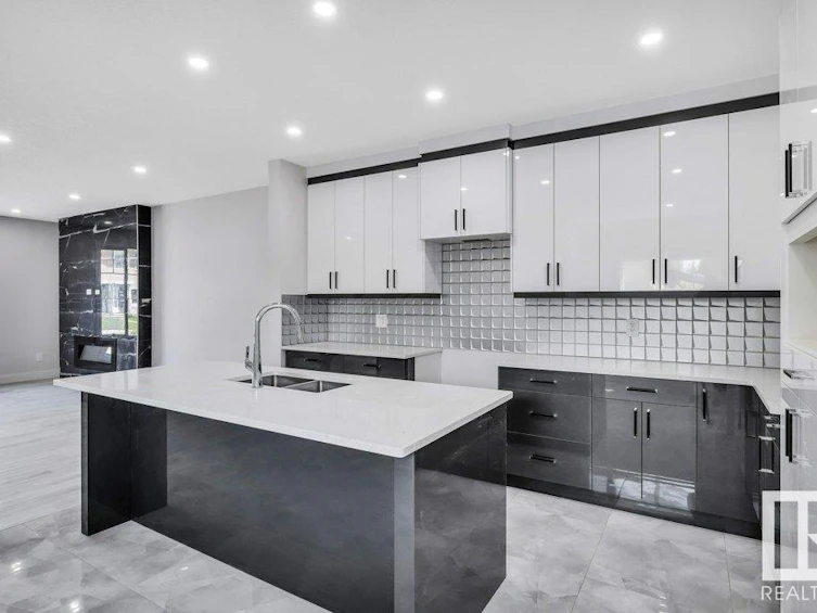 10421 55 Avenue, Edmonton, AB, T6H 0W5 - 11