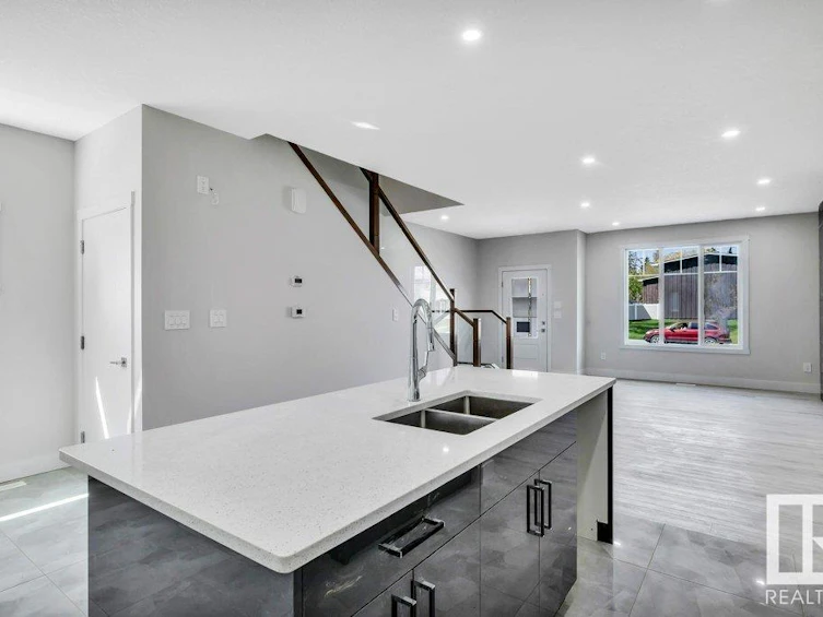 10421 55 Avenue, Edmonton, AB, T6H 0W5 - 12