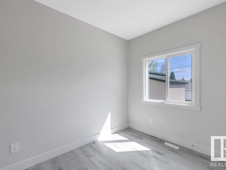 10421 55 Avenue, Edmonton, AB, T6H 0W5 - 14