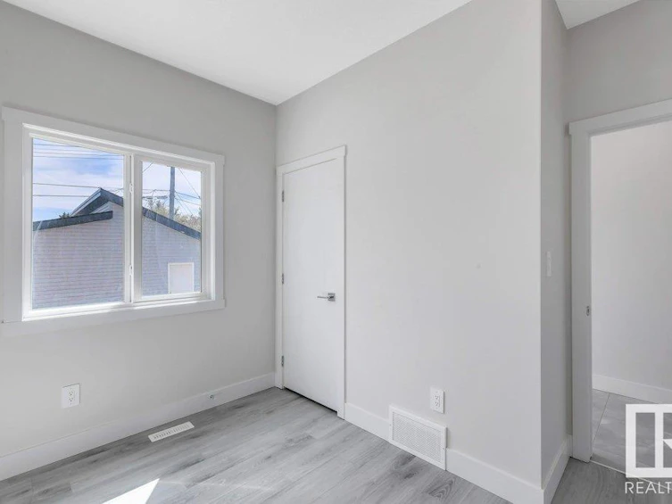 10421 55 Avenue, Edmonton, AB, T6H 0W5 - 15