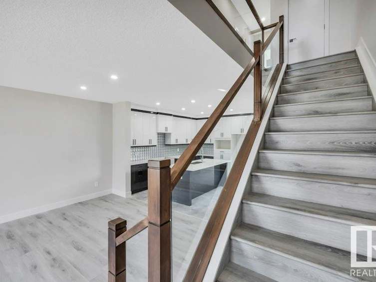 10421 55 Avenue, Edmonton, AB, T6H 0W5 - 18