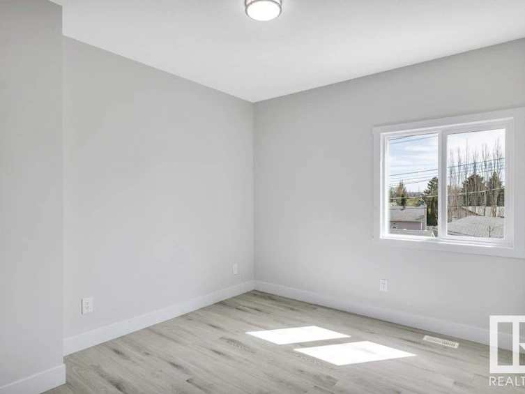 10421 55 Avenue, Edmonton, AB, T6H 0W5 - 27