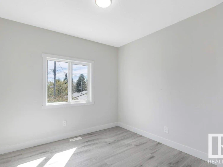 10421 55 Avenue, Edmonton, AB, T6H 0W5 - 29