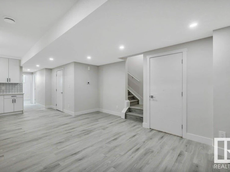 10421 55 Avenue, Edmonton, AB, T6H 0W5 - 34