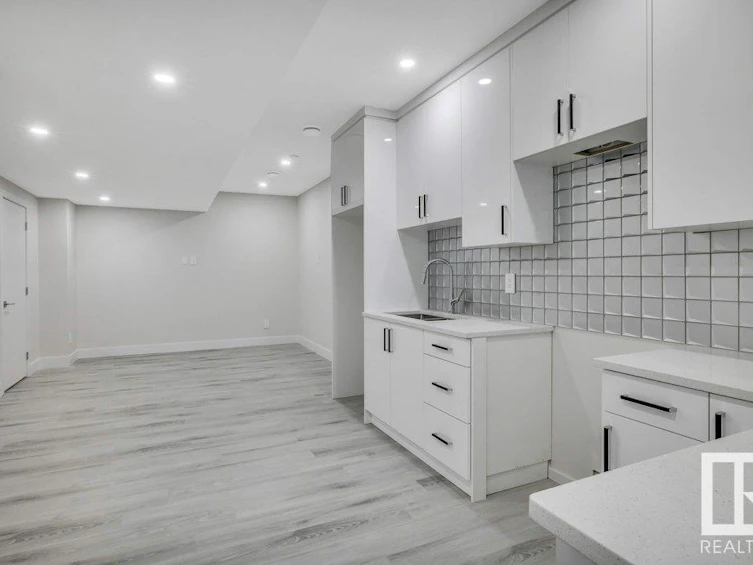 10421 55 Avenue, Edmonton, AB, T6H 0W5 - 37