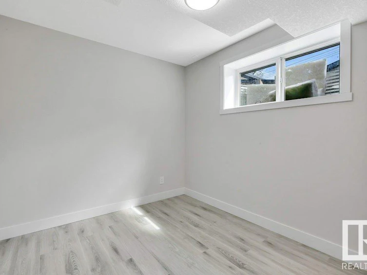 10421 55 Avenue, Edmonton, AB, T6H 0W5 - 38