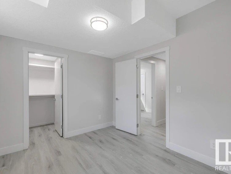 10421 55 Avenue, Edmonton, AB, T6H 0W5 - 39