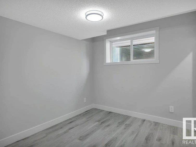 10219 151 Street, Edmonton, AB, T5P 1T6 - 33