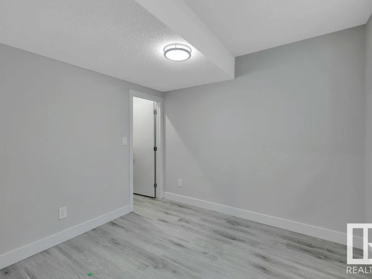 10219 151 Street, Edmonton, AB, T5P 1T6 - 35