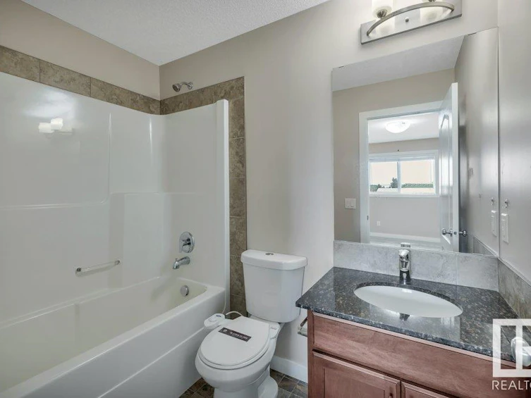 1938 33b Street, Edmonton, AB, T6T 0L3 - 34
