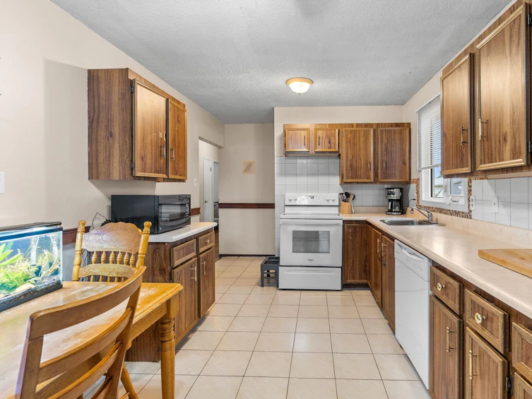 13529 69 Street NW, Edmonton, AB, T5C 0H7 - 4