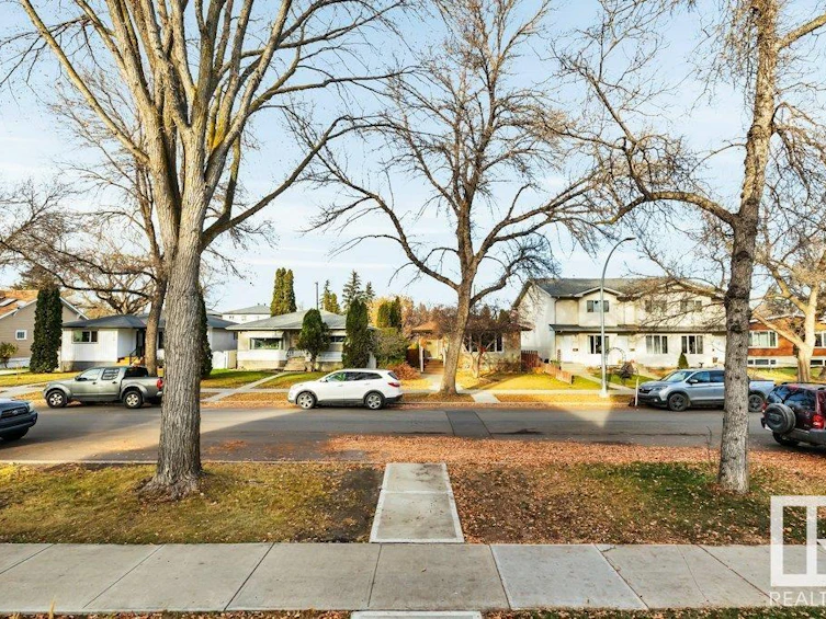 8719 88 Avenue, Edmonton, AB, T6C 1L6 - 4