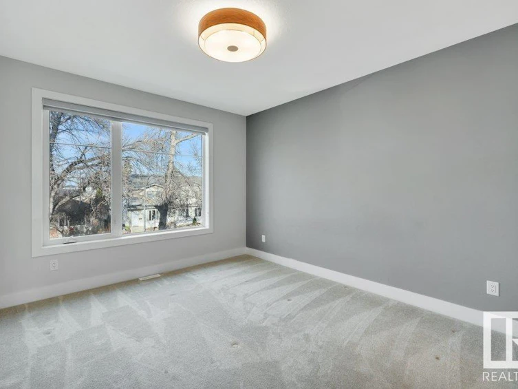 8719 88 Avenue, Edmonton, AB, T6C 1L6 - 27