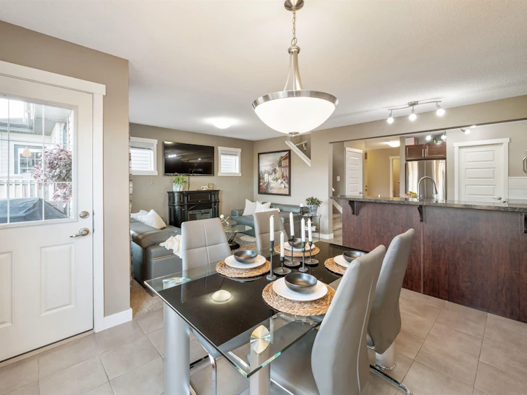 121 51 Street, Edmonton, AB, T6X 0Z7 - 9