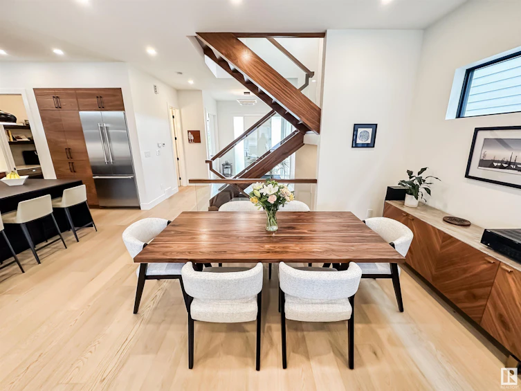 6216 132 Street, Edmonton, AB, T6H 3Y7 - 11