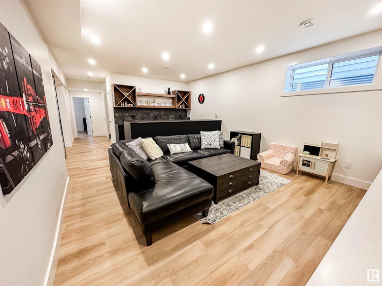 6216 132 Street, Edmonton, AB, T6H 3Y7 - 49
