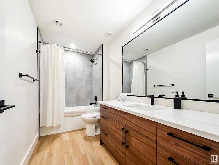 6216 132 Street, Edmonton, AB, T6H 3Y7 - 55