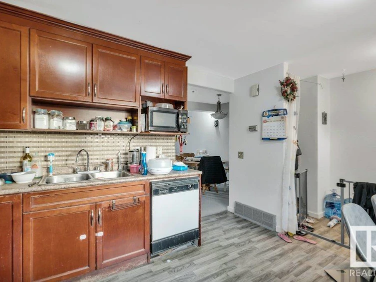 1244 Lakewood Road W, Edmonton, AB, T6K 2X9 - 10