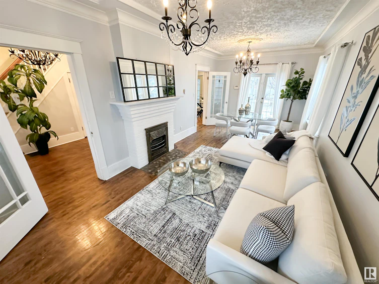 11037 130 Street, Edmonton, AB, T5M 0Z8 - 8