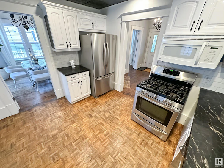 11037 130 Street, Edmonton, AB, T5M 0Z8 - 15