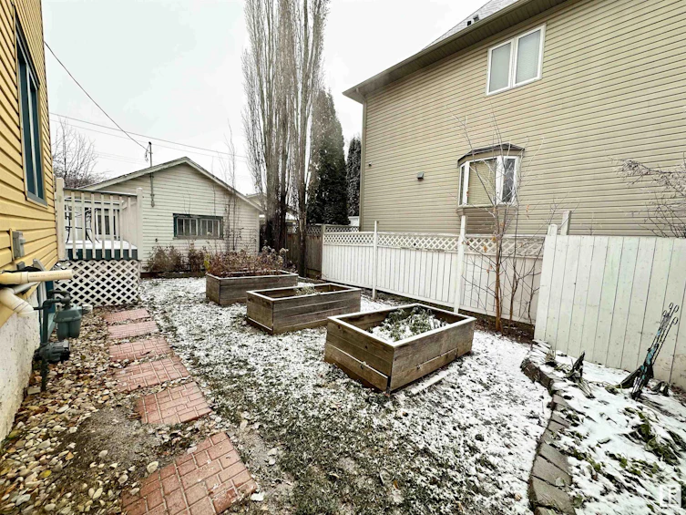 11037 130 Street, Edmonton, AB, T5M 0Z8 - 47