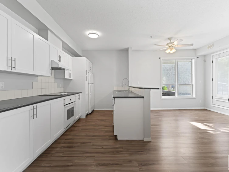 131-10023 110 Street, Edmonton, AB, T5K 1J5 - 8