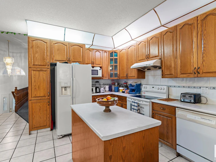 15920 90 Street, Edmonton, AB, T5Z 3J2 - 9
