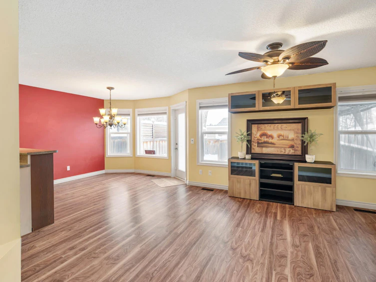 1819 35 Avenue, Edmonton, AB, T6T 1Y9 - 8