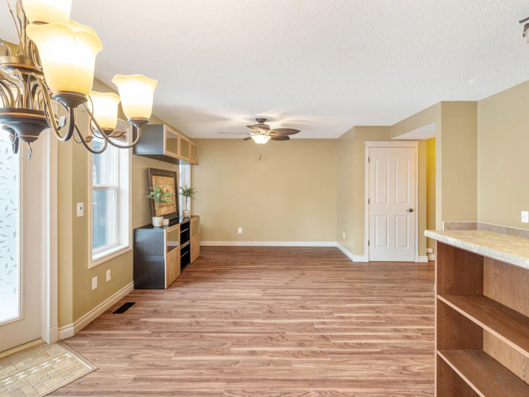 1819 35 Avenue, Edmonton, AB, T6T 1Y9 - 11