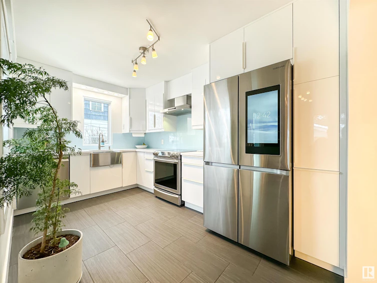 6630 110 Street, Edmonton, AB, T6H 3E7 - 11