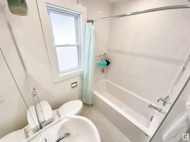 6630 110 Street, Edmonton, AB, T6H 3E7 - 27