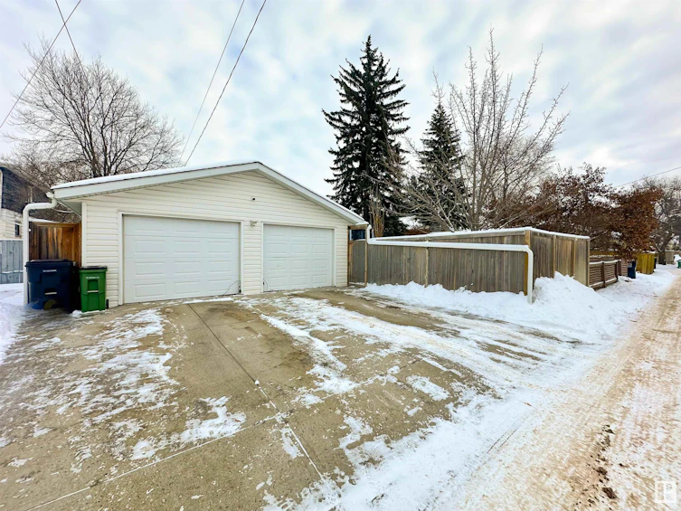 6630 110 Street, Edmonton, AB, T6H 3E7 - 53