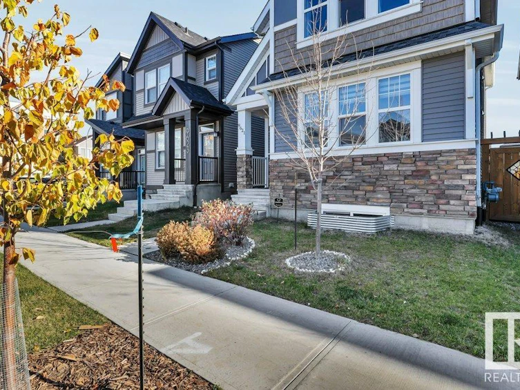 9621 230 Street, Edmonton, AB, T5T 7R3 - 4