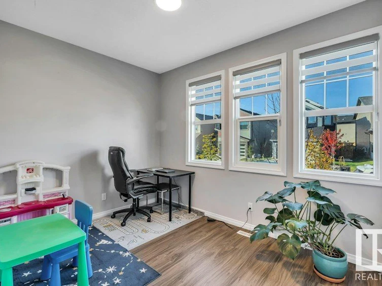 9621 230 Street, Edmonton, AB, T5T 7R3 - 8
