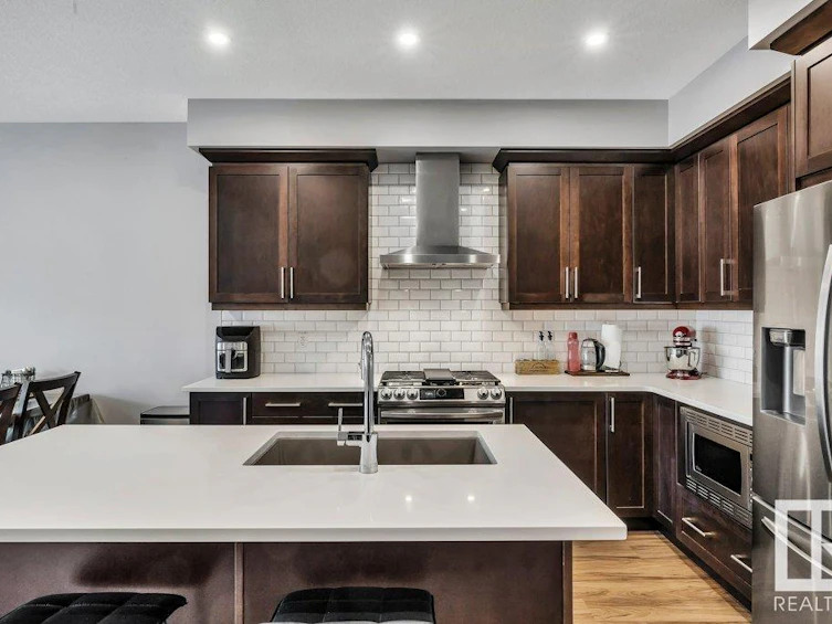 9621 230 Street, Edmonton, AB, T5T 7R3 - 11