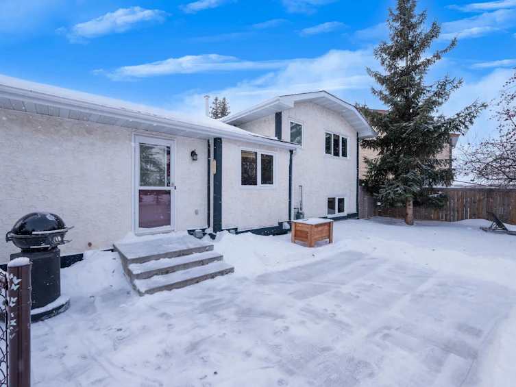 4102 34 Avenue, Leduc, AB, T9E 6C4 - 41