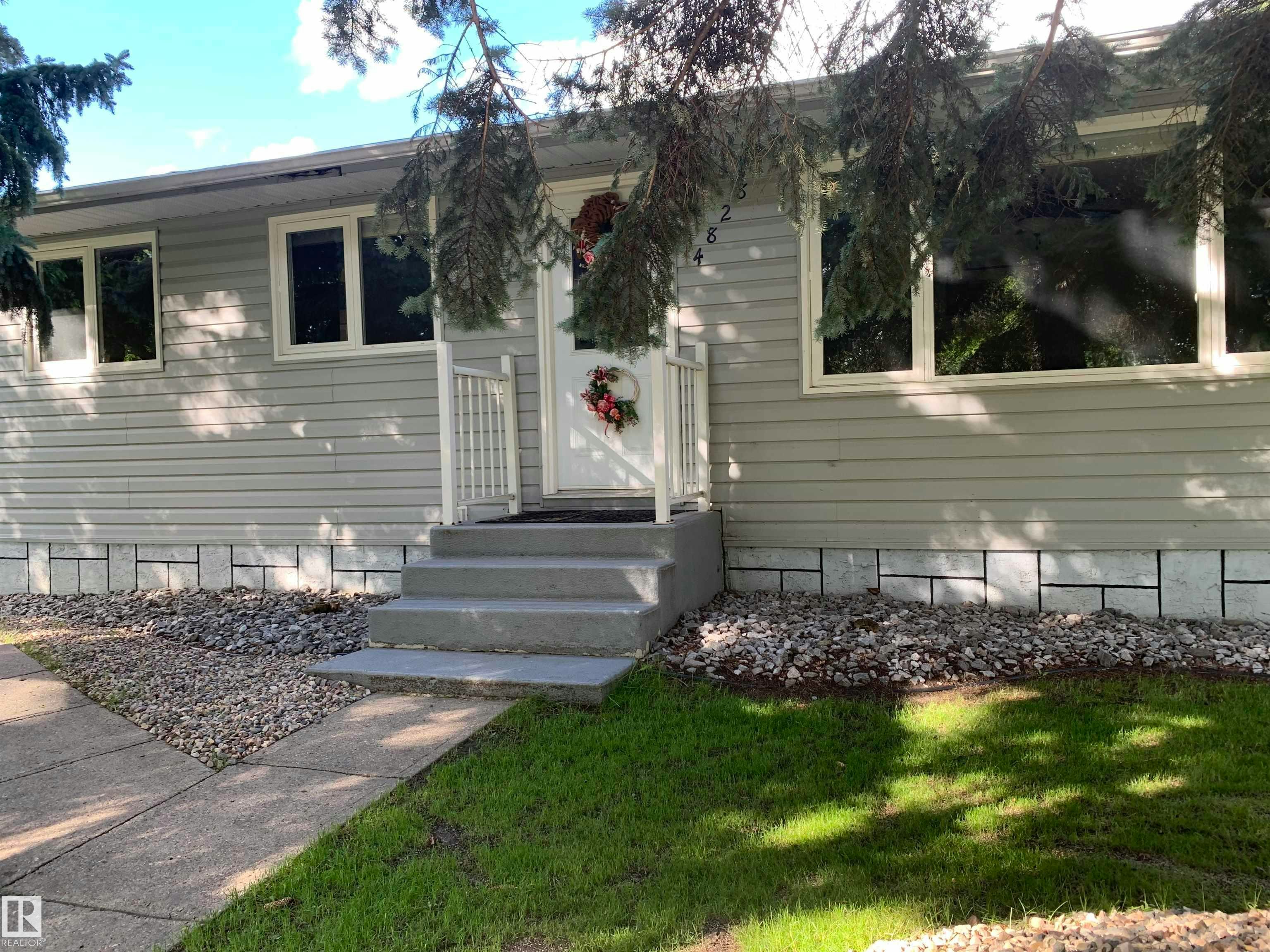 4828 52 Avenue, Viking, AB, T0B 4N0