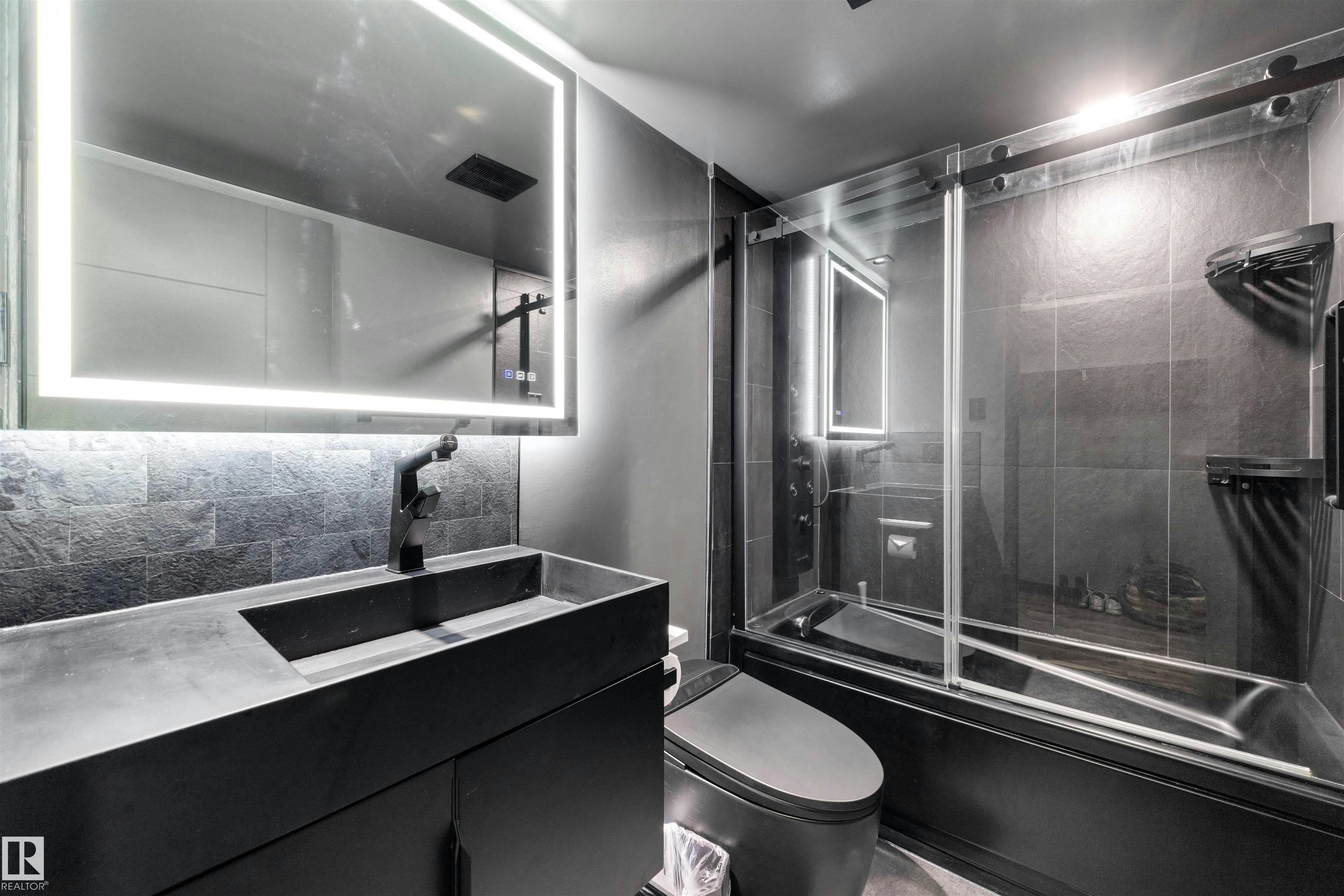 1702-10150 117 Street, Edmonton, AB, T5K 2J2