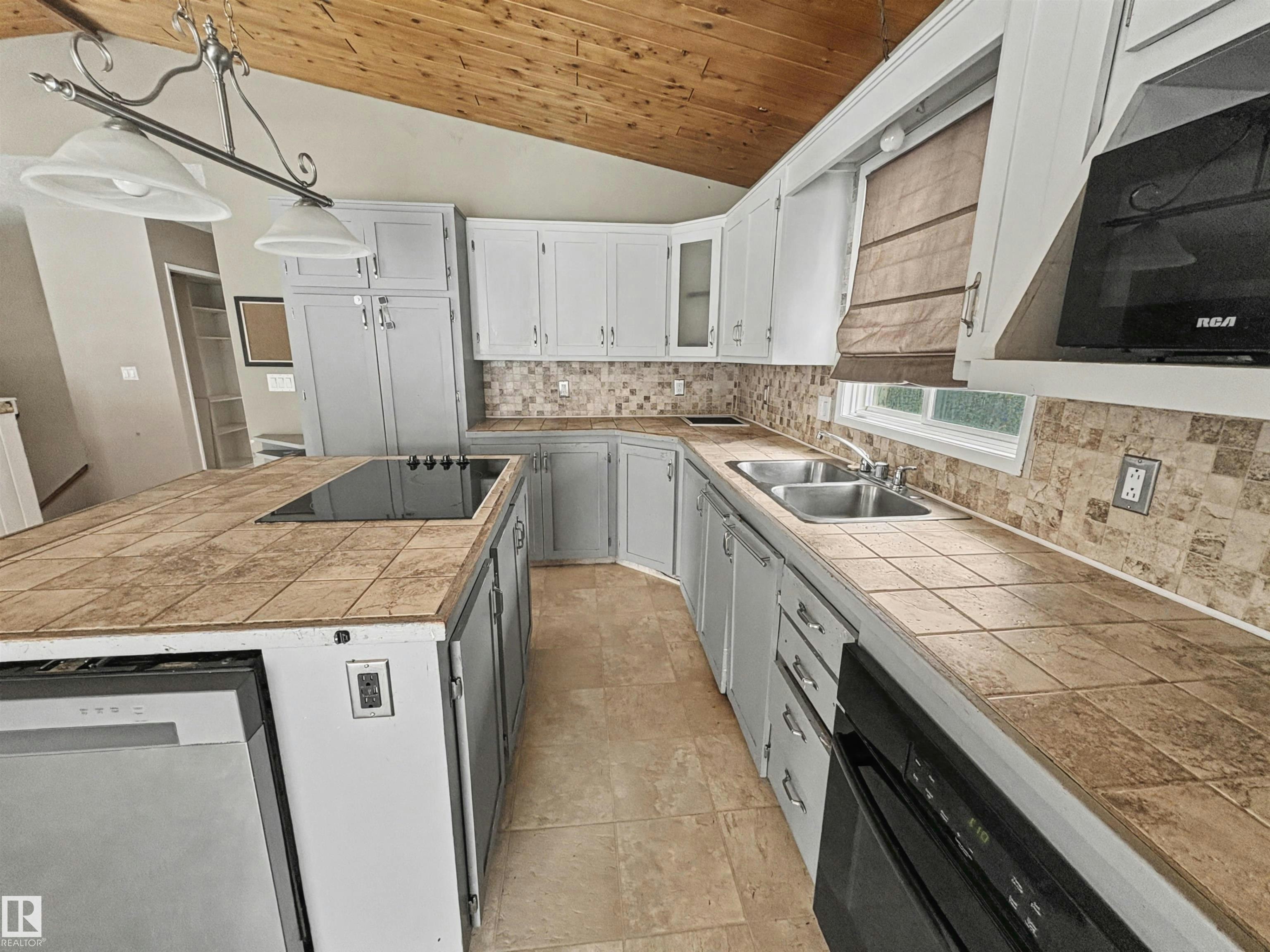 For Sale: 437-61209 Rge Rd 465, Rural Bonnyville M.D., AB - REW