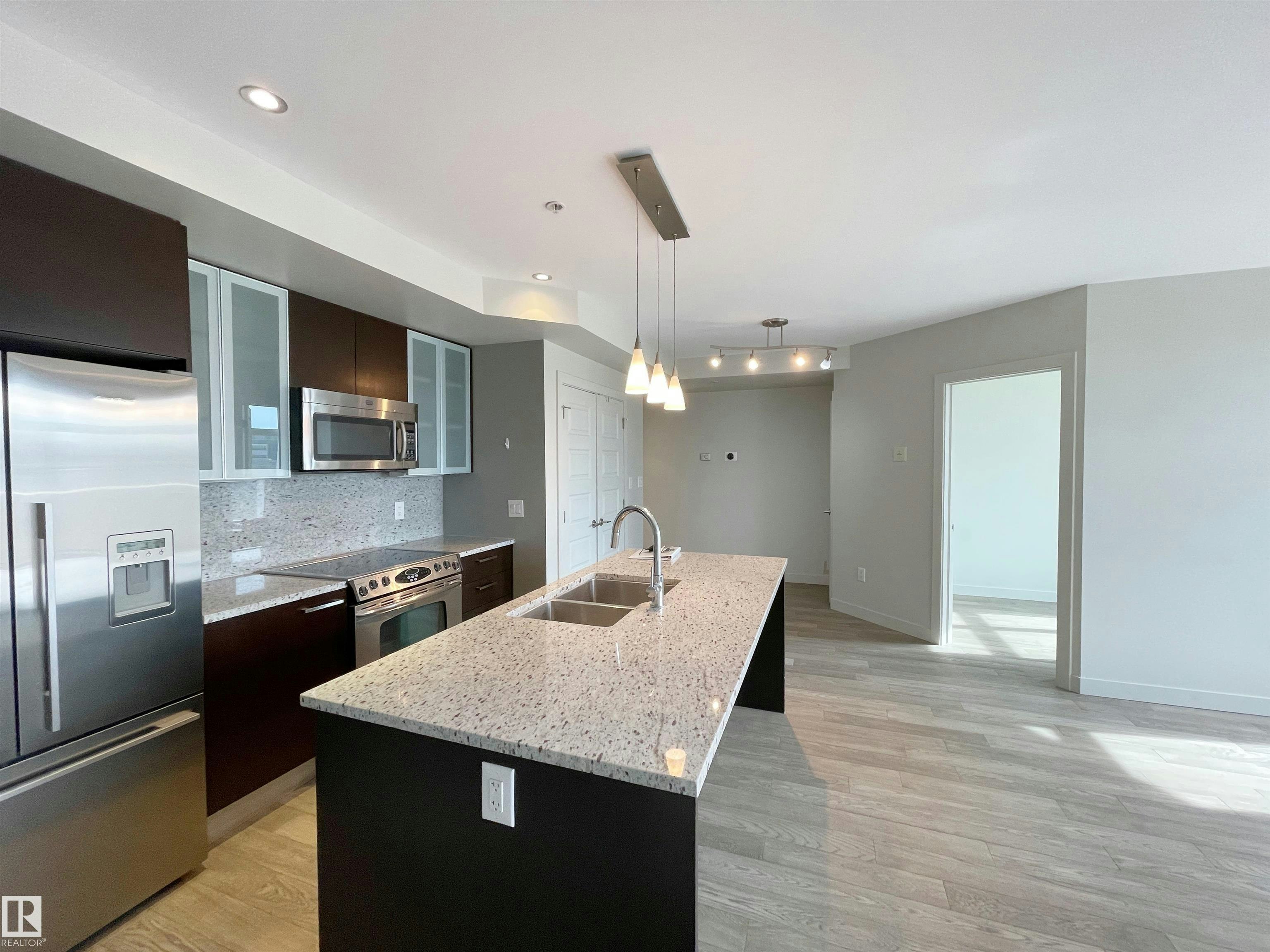 501-10388 105 Street, Edmonton, AB, T5J 0C2