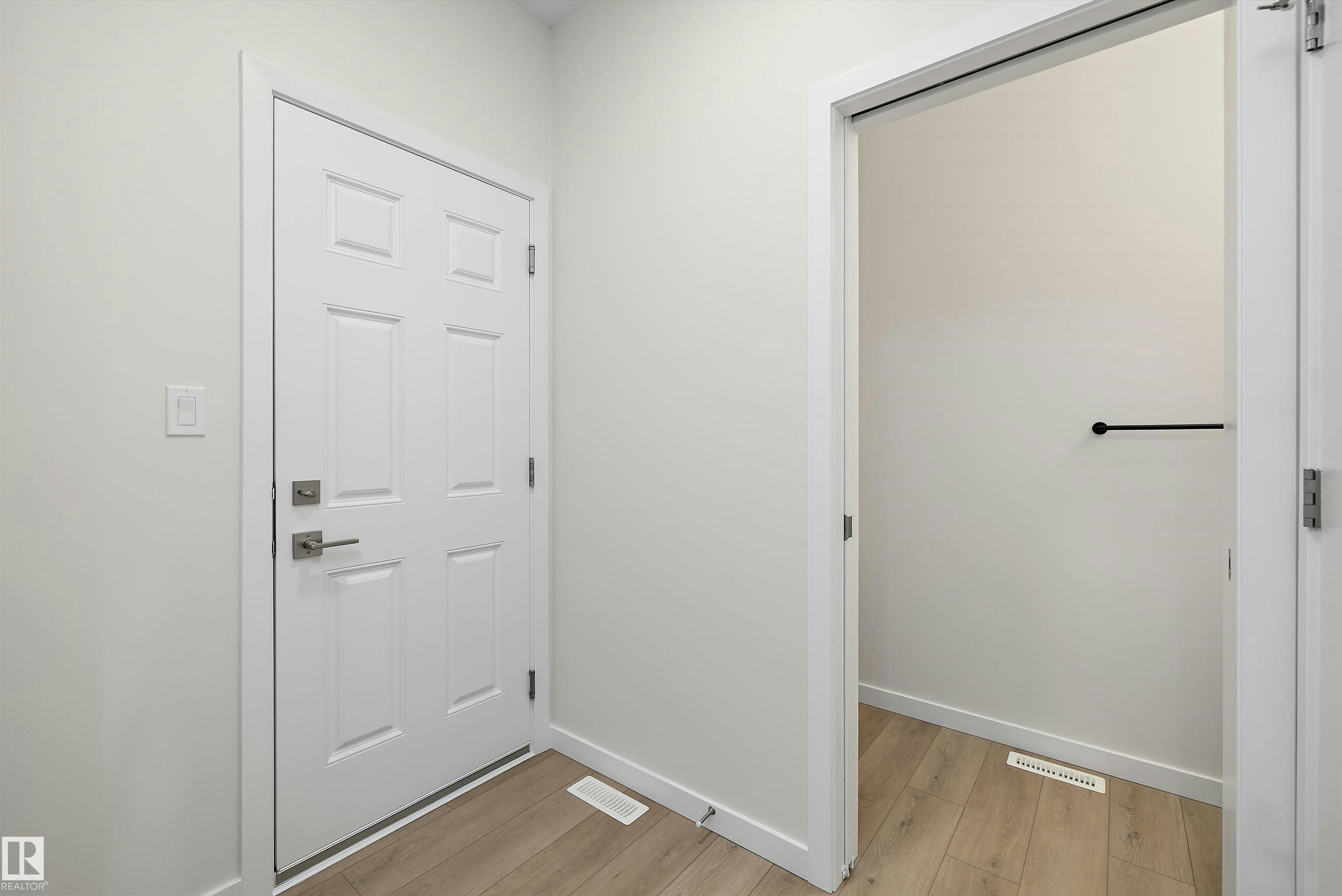 5317 Hawthorn Close - 5