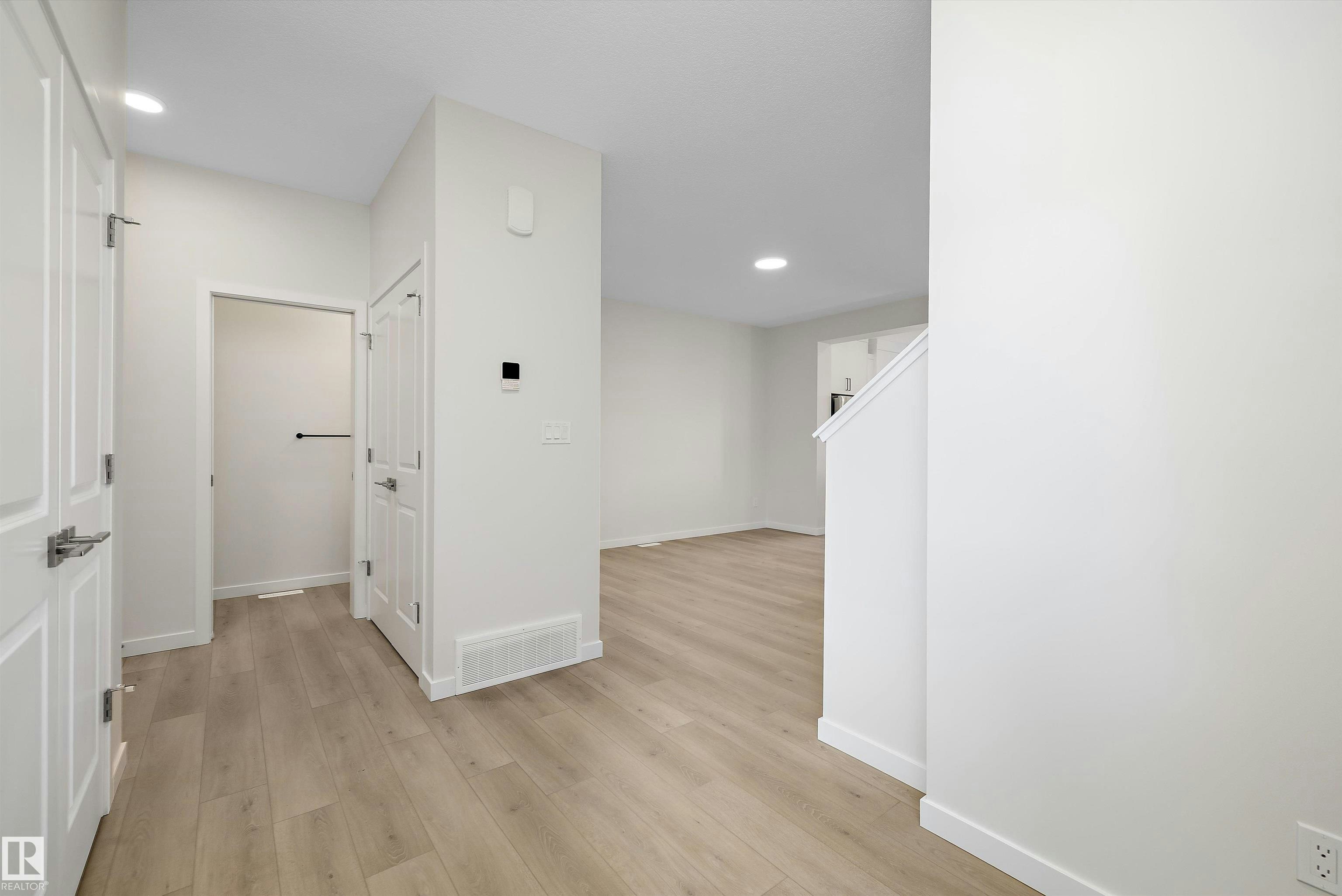 5317 Hawthorn Close - 4