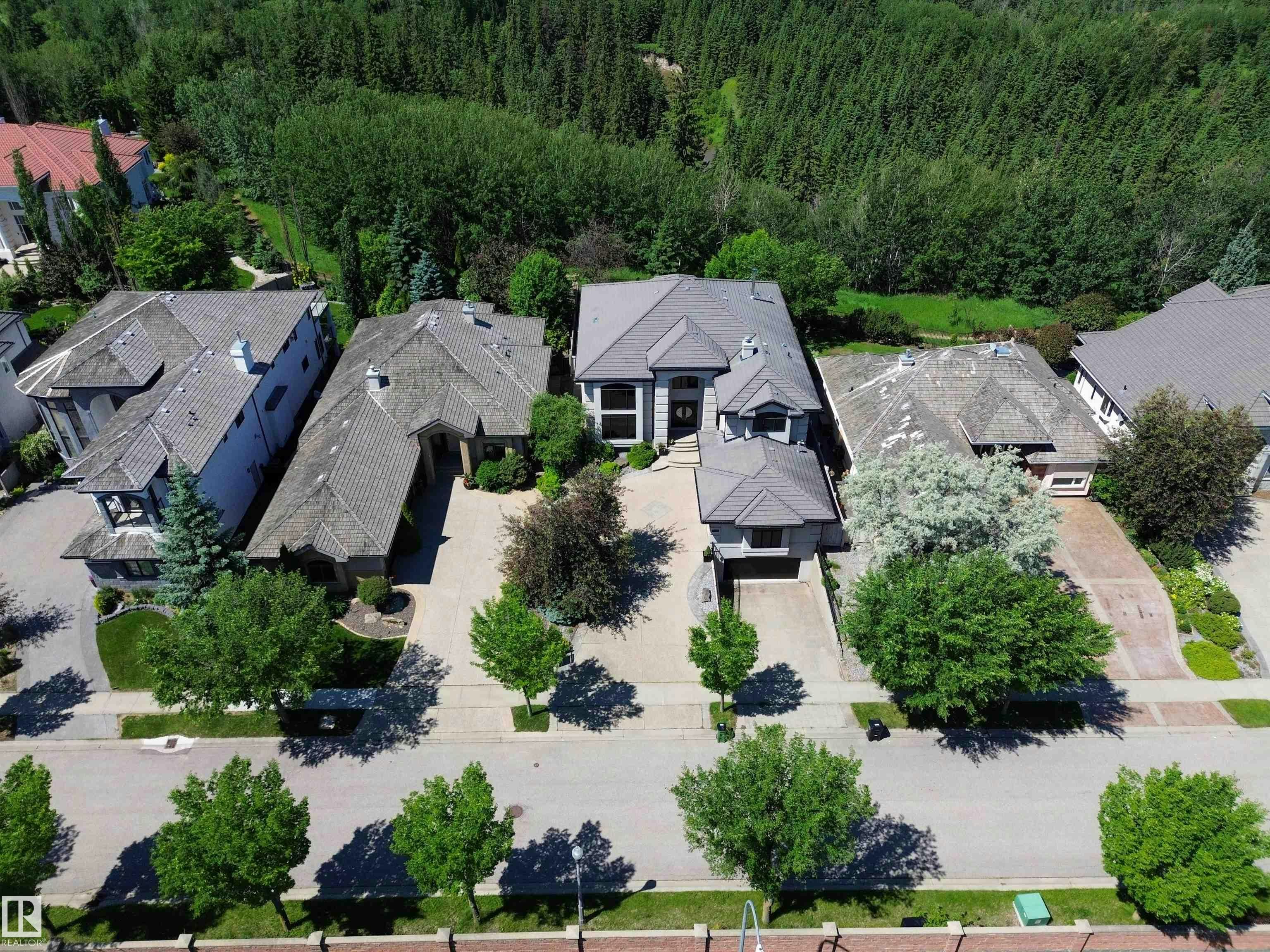 1144 119 Street, Edmonton, AB, T6J 7H7 - 73