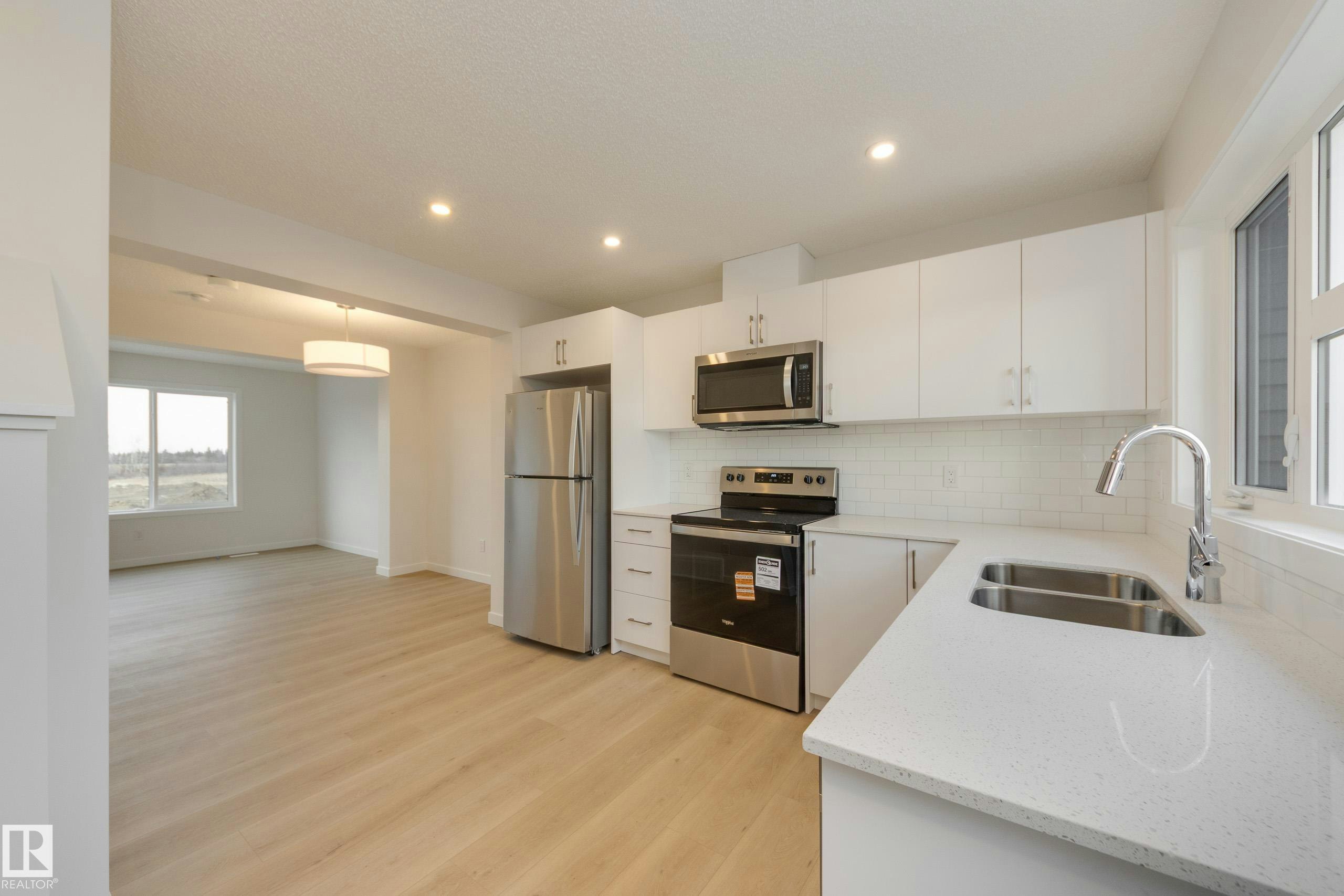 17226 4 Street, Edmonton, AB, T5Y 4K8