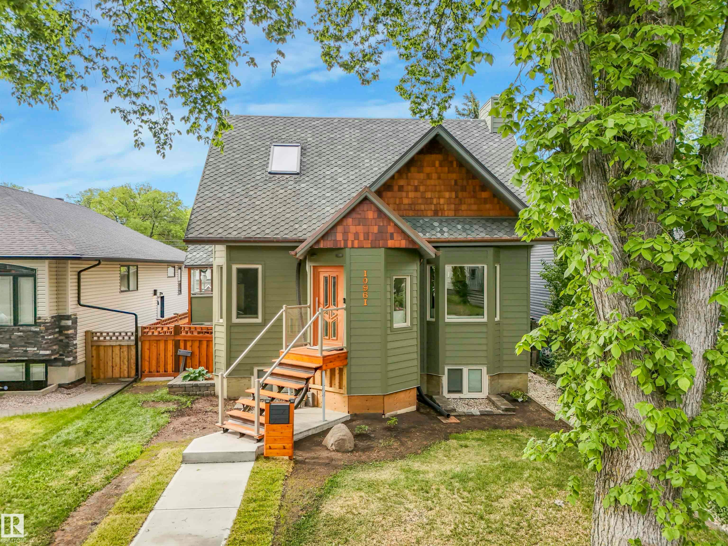 10961 75 Avenue, Edmonton, AB, T6G 0G8