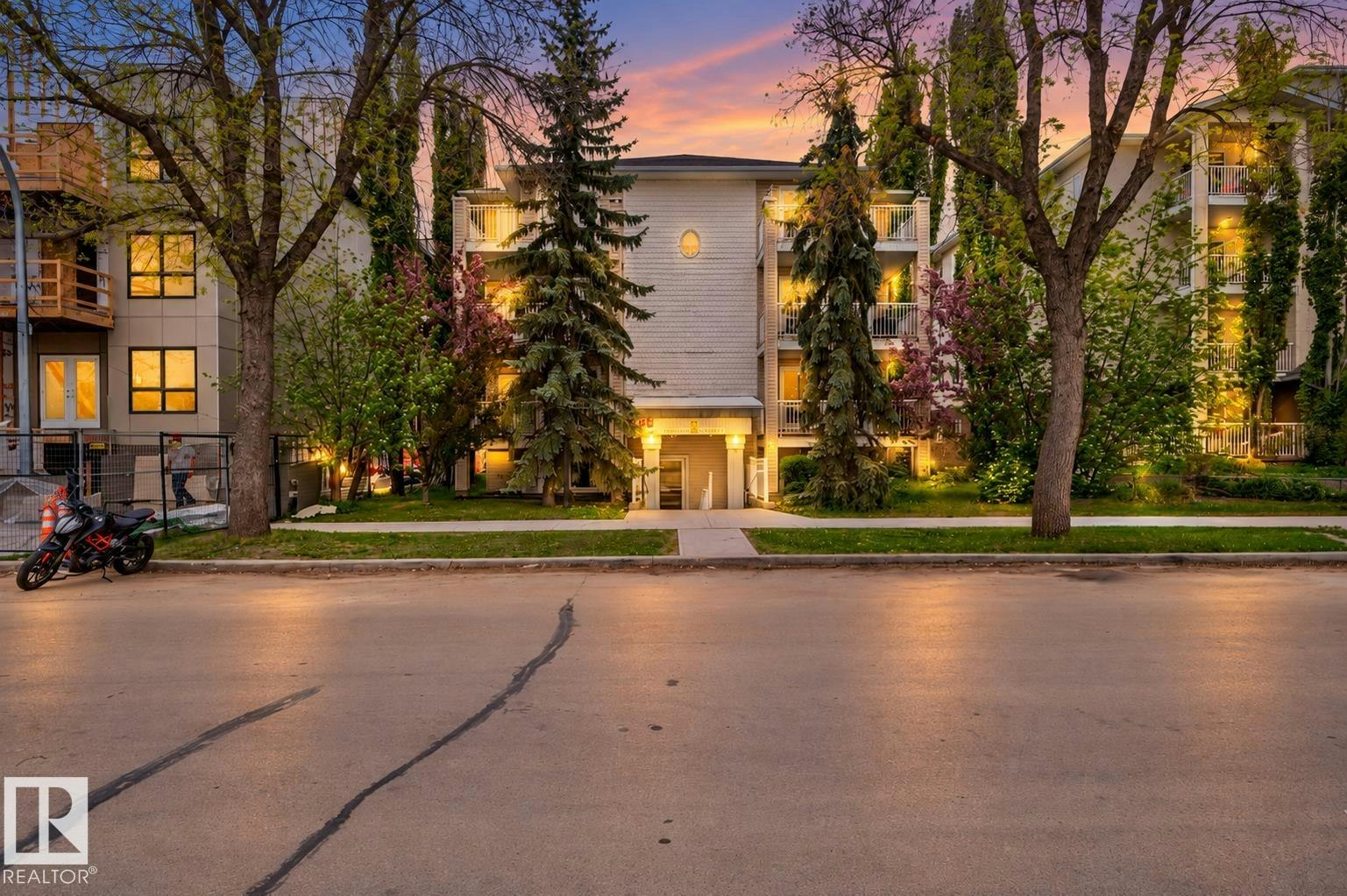 303-10528 77 Avenue, Edmonton, AB, T6E 1N1