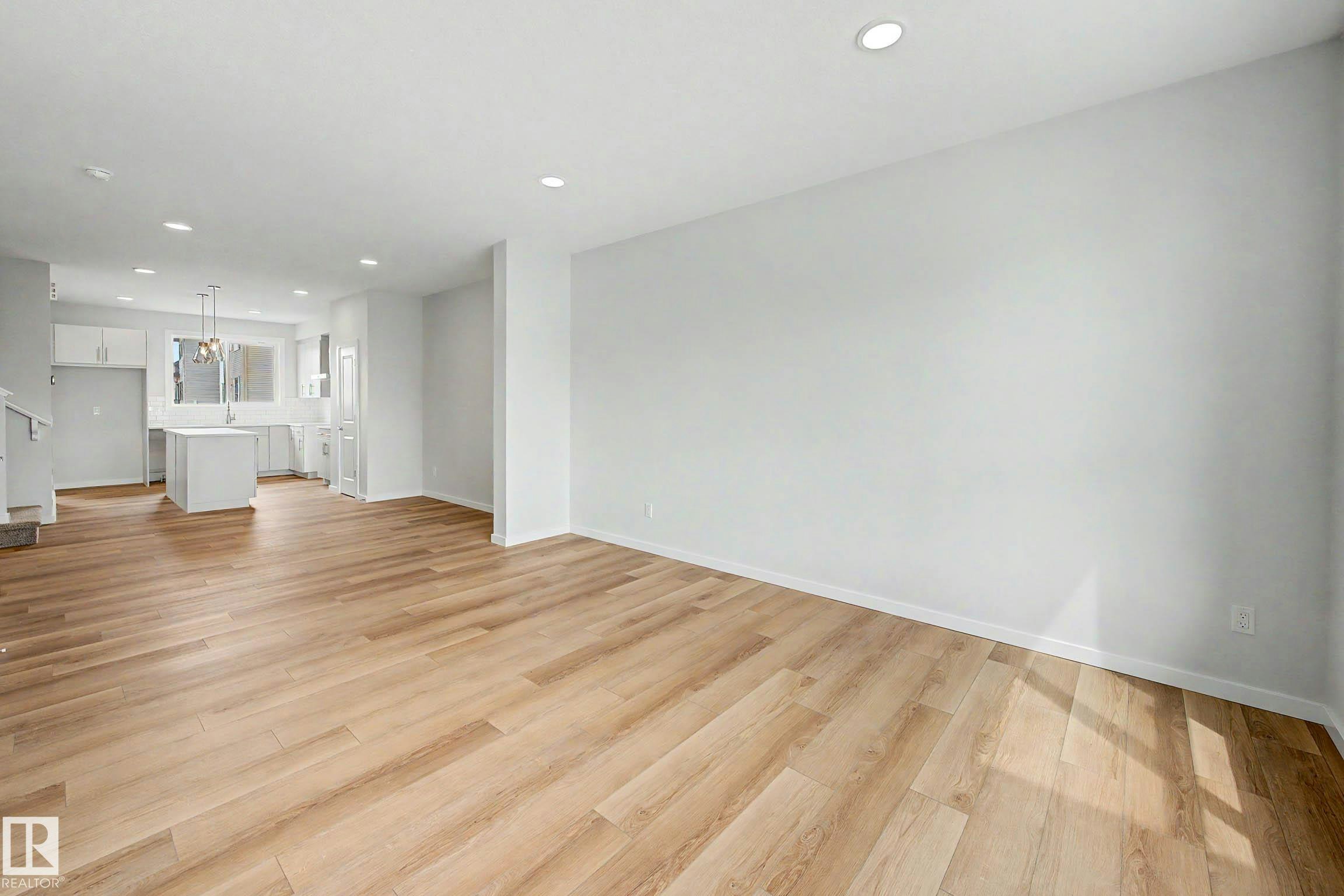21120 25 Ave, Edmonton, AB, T6M 3H1 - 3