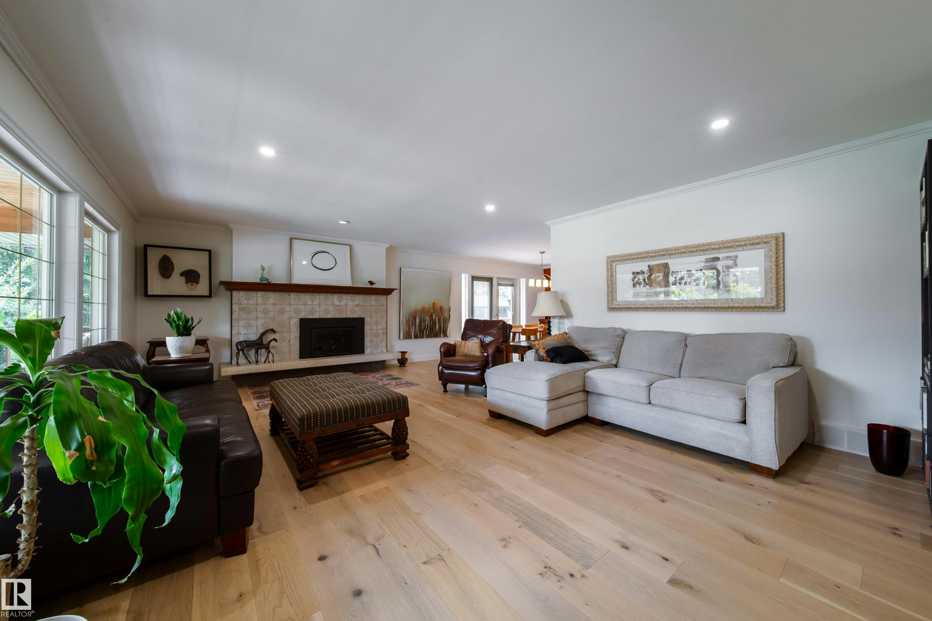 14016 85 Avenue, Edmonton, AB, T5R 3Y8