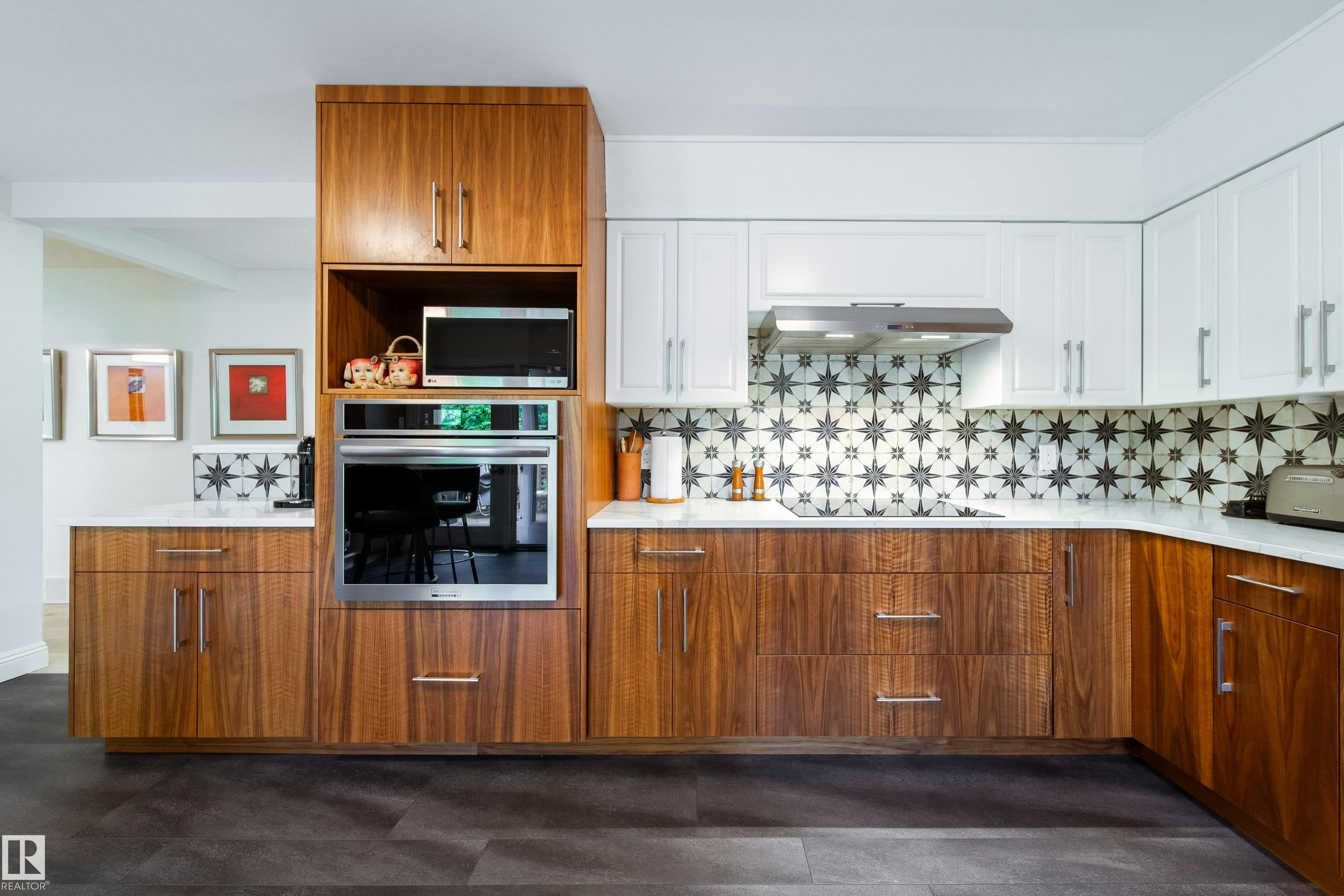 14016 85 Avenue, Edmonton, AB, T5R 3Y8